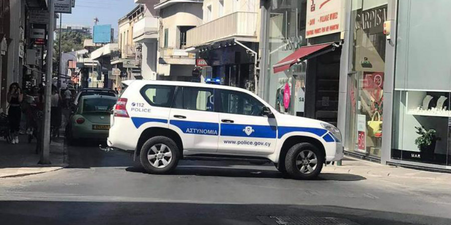 ΛΑΡΝΑΚΑ: Έσβησε πίσω από το τιμόνι Ελληνοκύπριος- Το όχημα του ακινητοποιήθηκε σε βιτρίνα καταστήματος